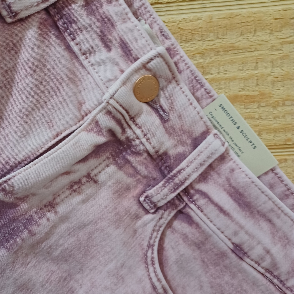 High Rise Midi Shorts - Picture 7 of 7